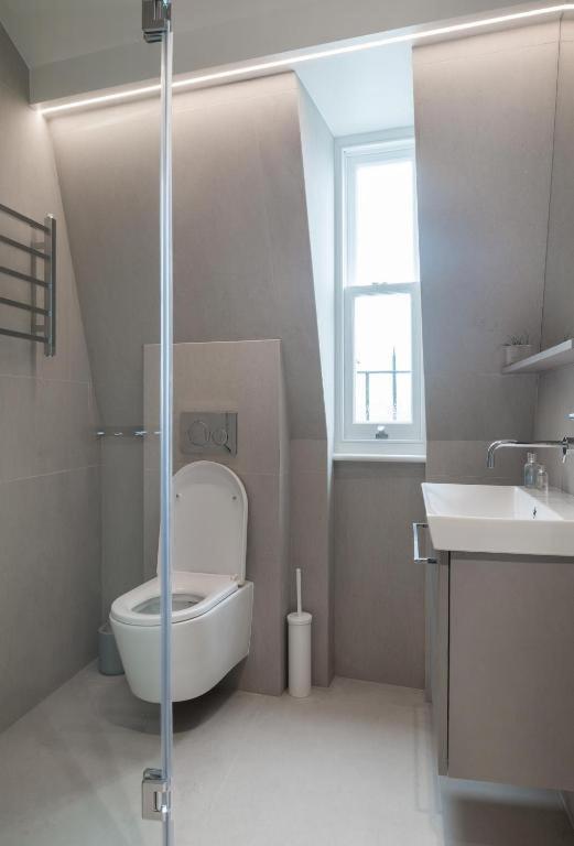 Wells Court By Aeria Apartments Лондон Екстериор снимка