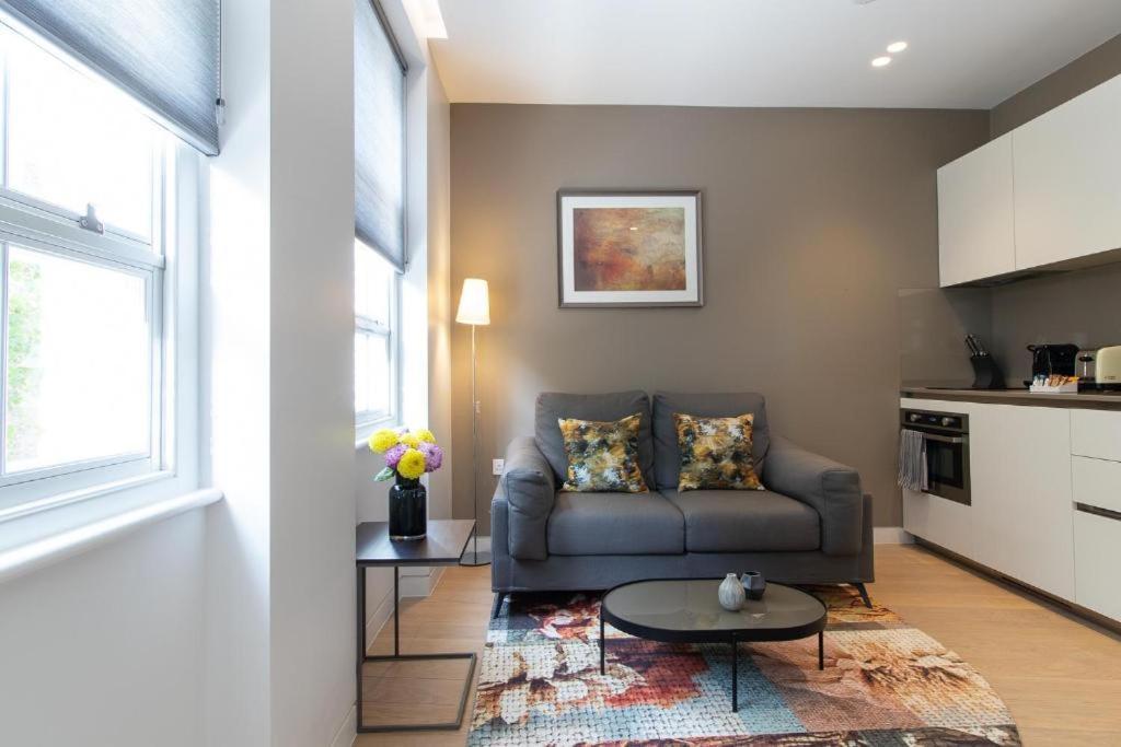 Wells Court By Aeria Apartments Лондон Екстериор снимка