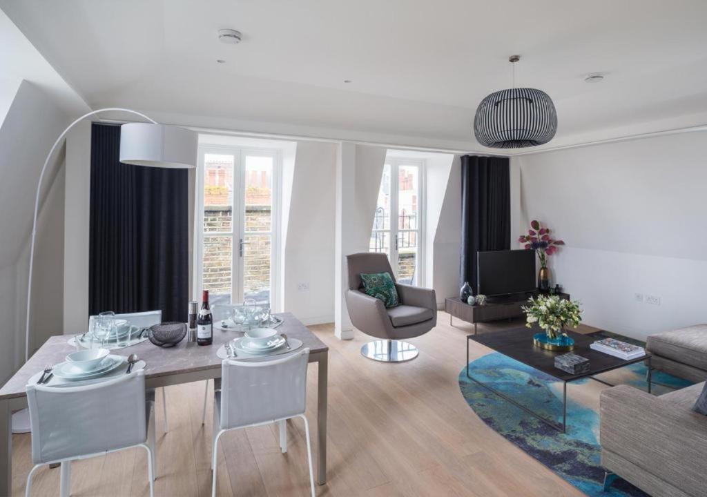 Wells Court By Aeria Apartments Лондон Екстериор снимка