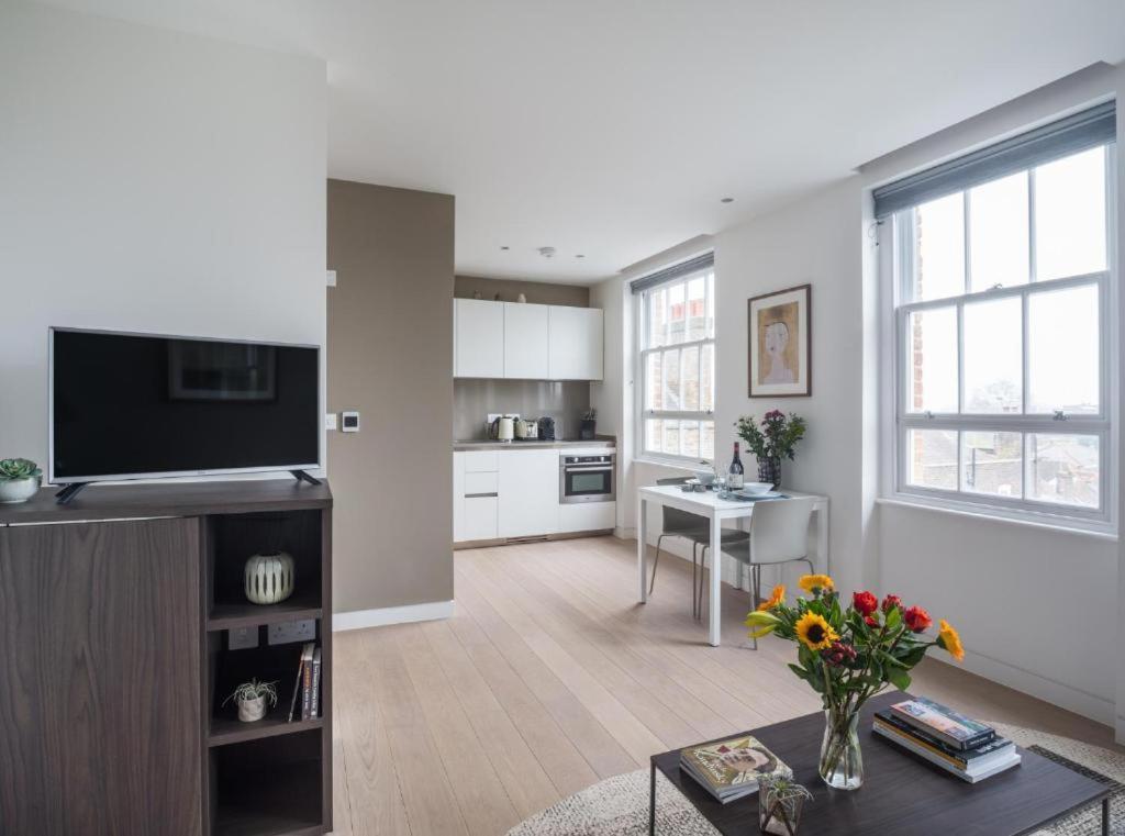 Wells Court By Aeria Apartments Лондон Екстериор снимка