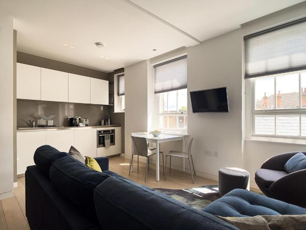 Wells Court By Aeria Apartments Лондон Екстериор снимка